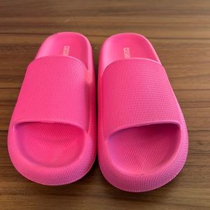 Cushionaire sandals